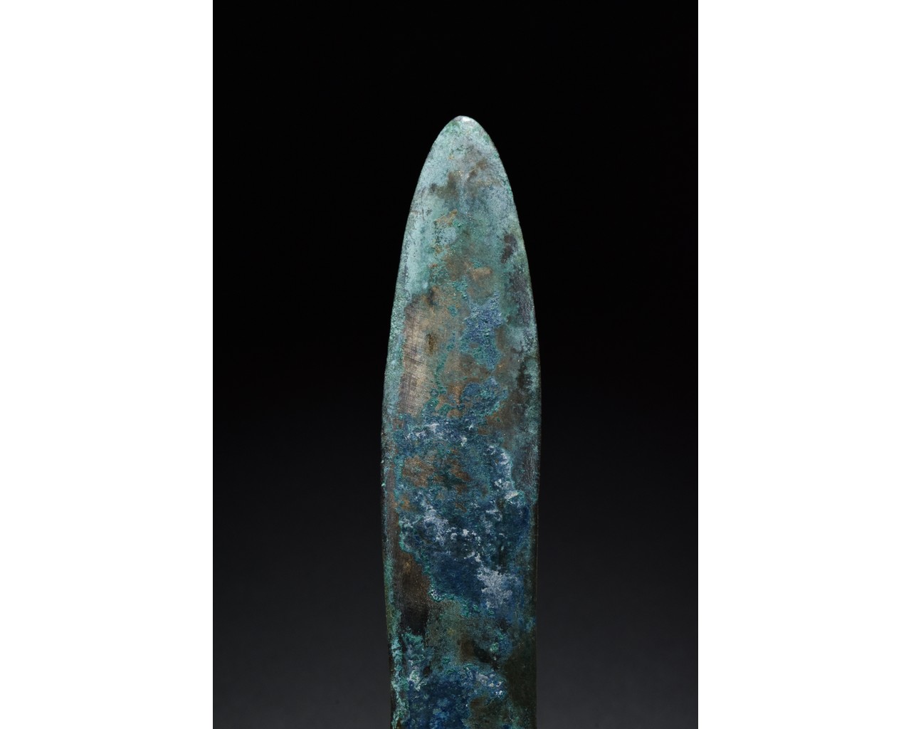 BRONZE AGE CELTIC DAGGER WITH HANDLE â€“ SUPERB PATINA - Image 2 of 4