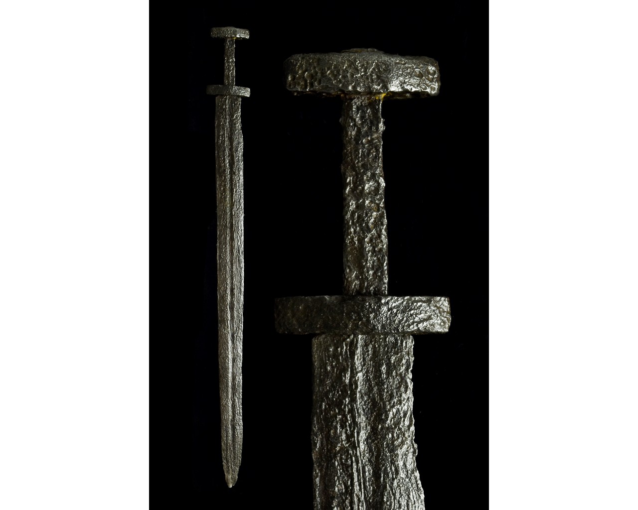 VIKING IRON SWORD WITH HANDLE