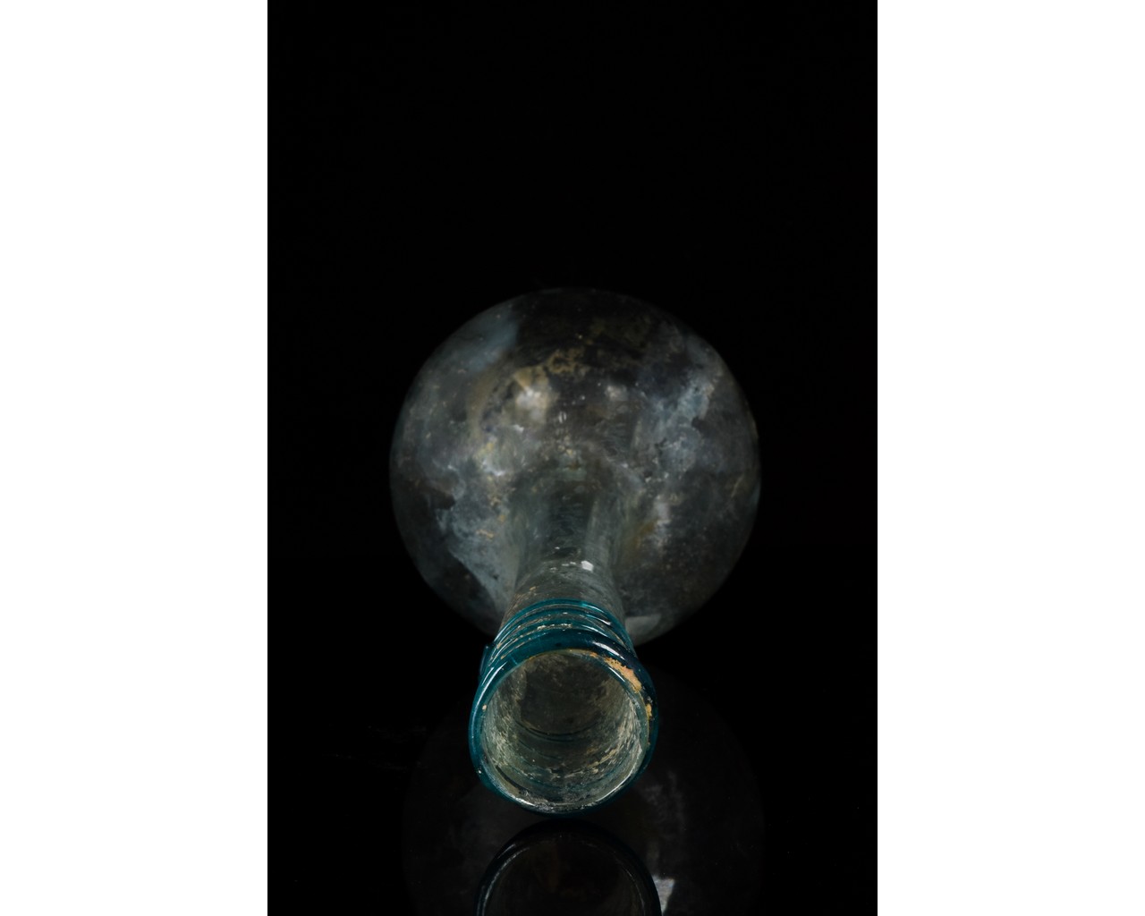 TALL ROMAN GLASS FLASK WITH TRAIL - Image 3 of 8