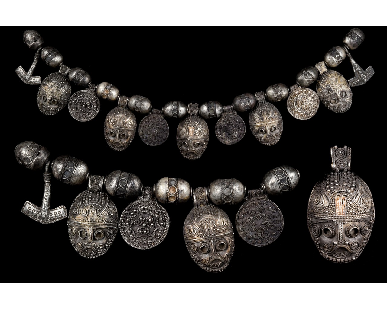 RARE VIKING SILVER NECKLACE WITH BEADS AND AMULETS