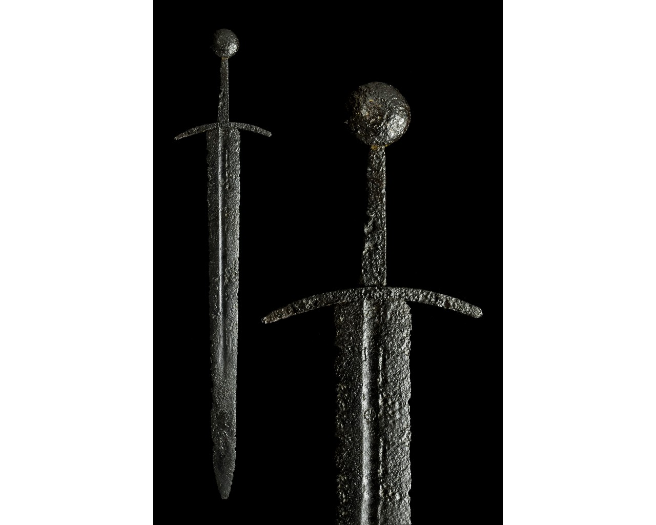 MEDIEVAL IRON SWORD WITH HANDLE