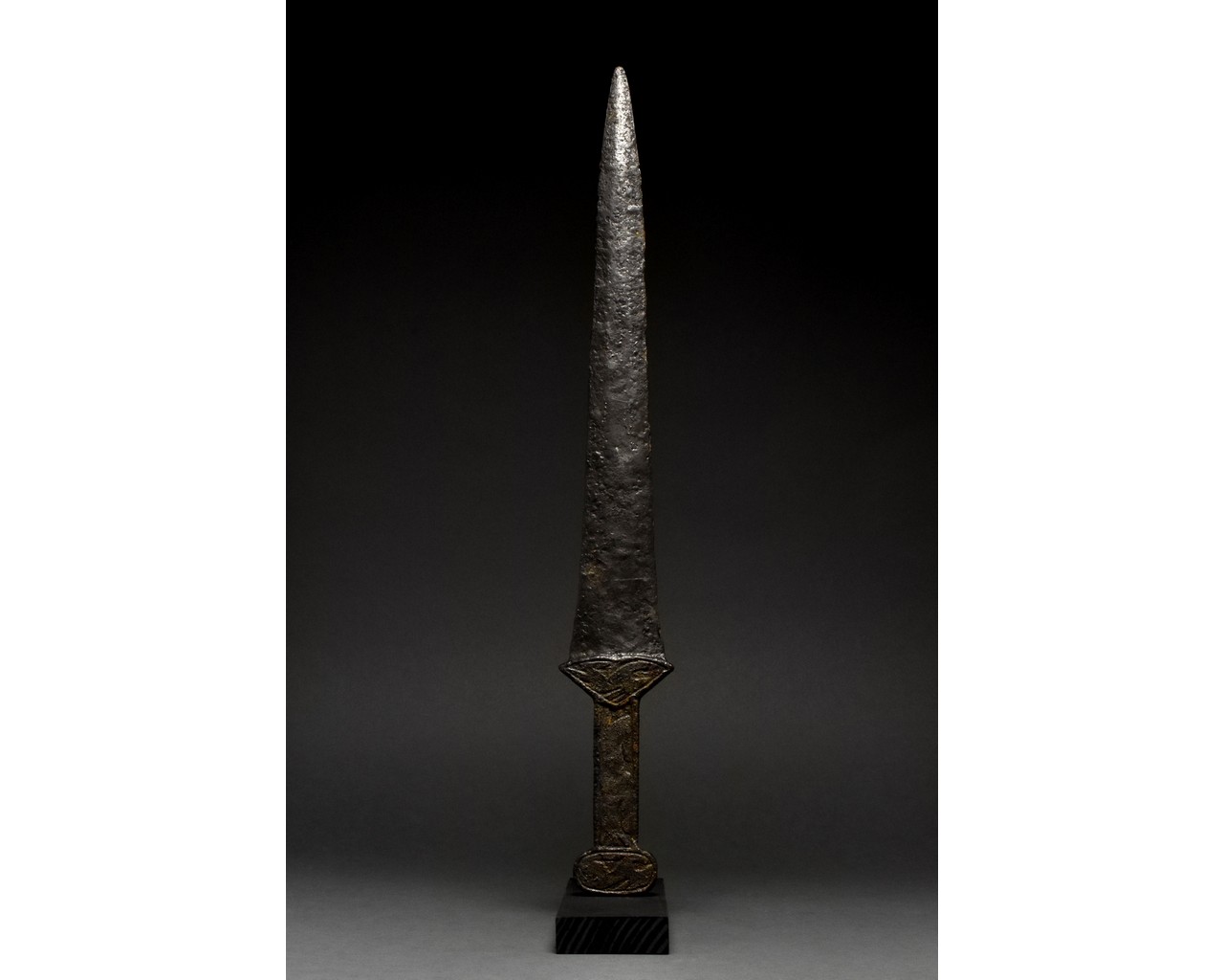 ANCIENT AKINAKES IRON SWORD