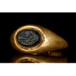ROMAN GOLD INTAGLIO RING WITH RIVER GOD