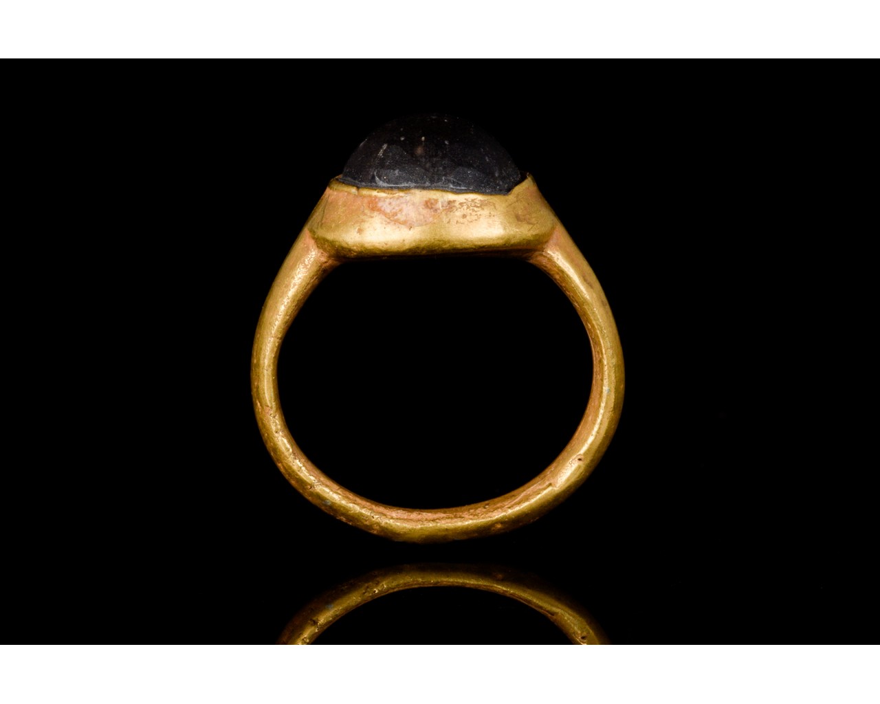 ROMAN GOLD RING WITH PURPLE GEM - Image 5 of 6