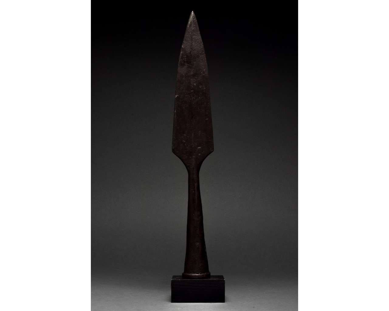 LARGE MEDIEVAL IRON SPEAR HEAD