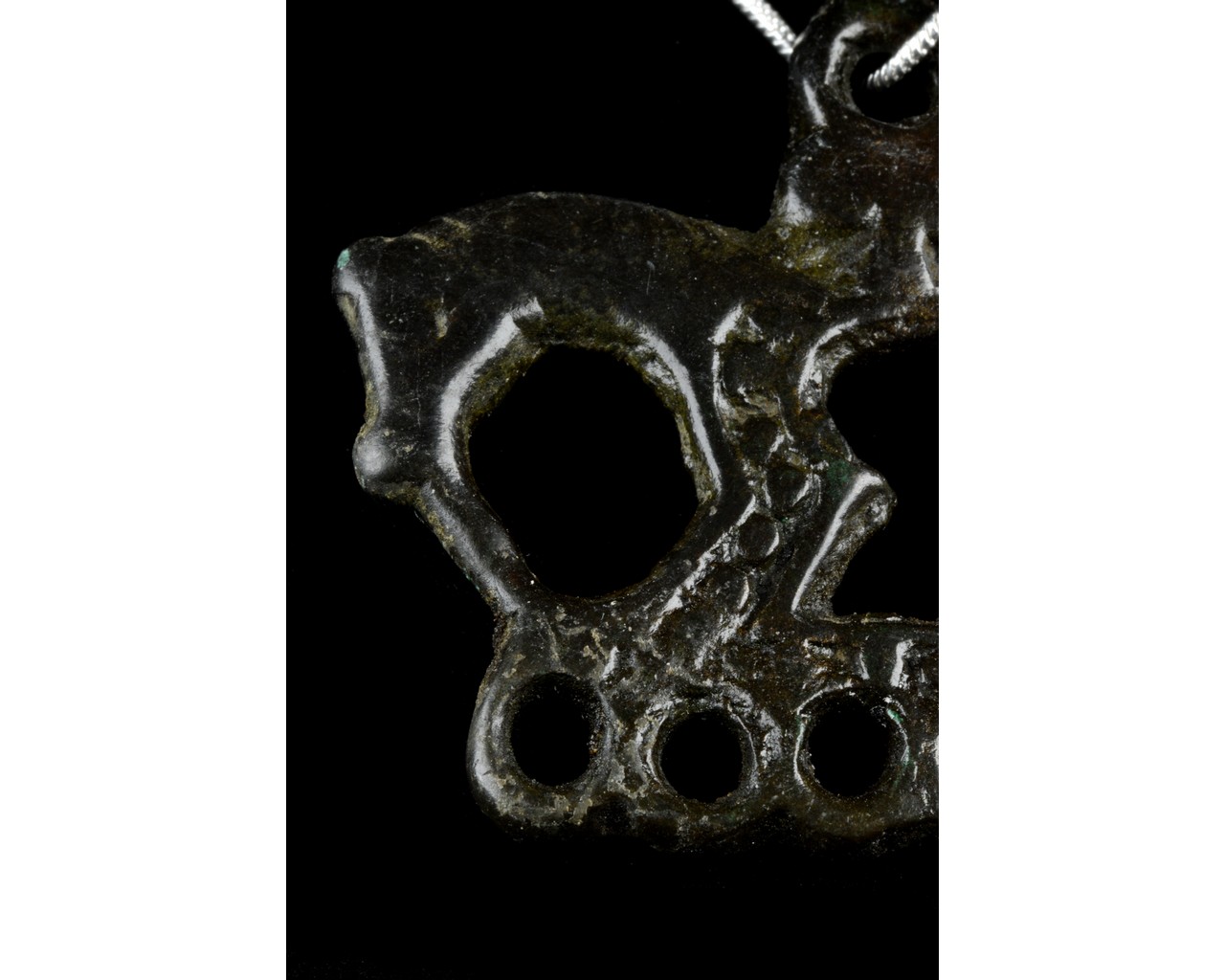 VIKING BRONZE PENDANT WITH HORSE HEADS - Image 6 of 6