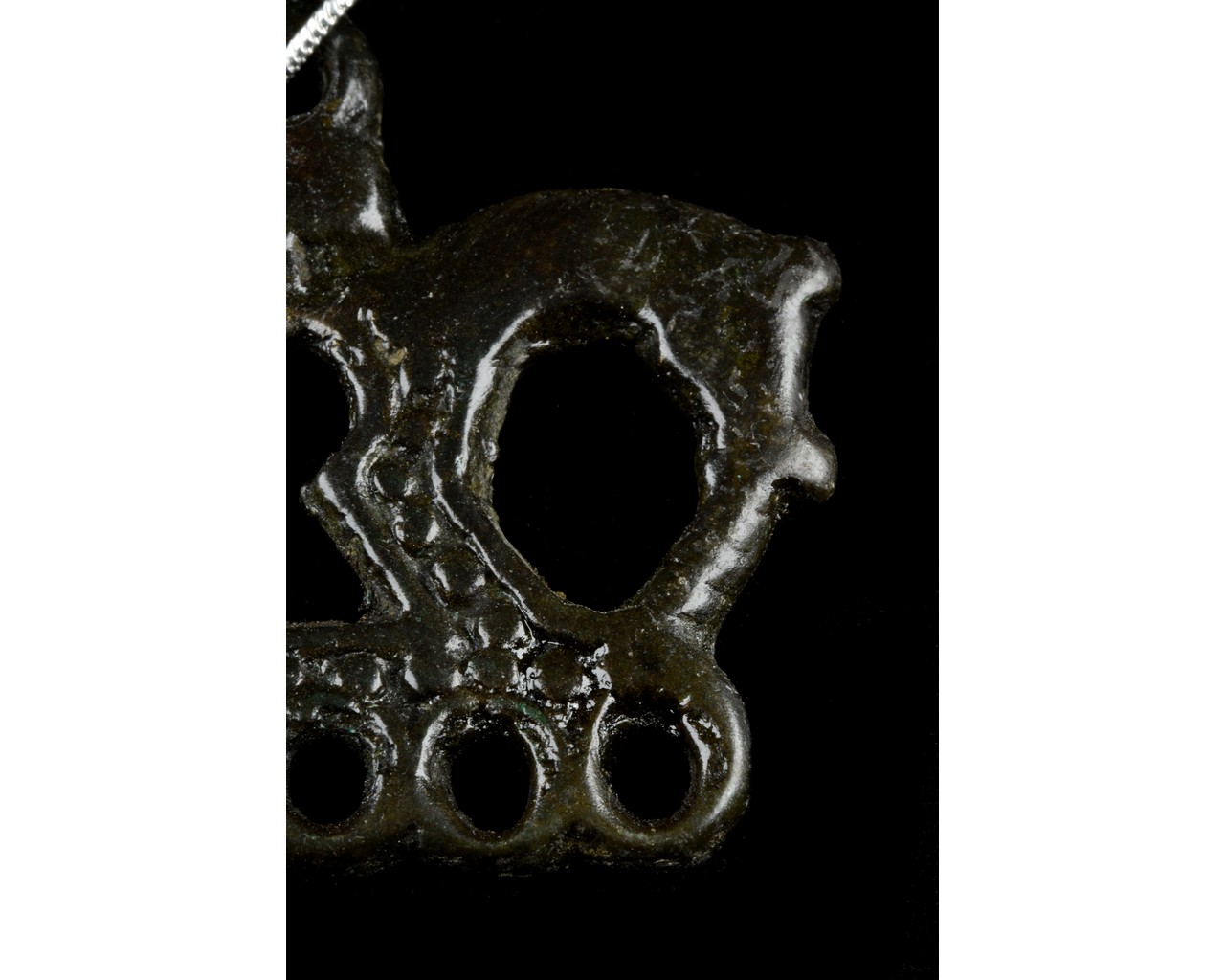 VIKING BRONZE PENDANT WITH HORSE HEADS - Image 5 of 6