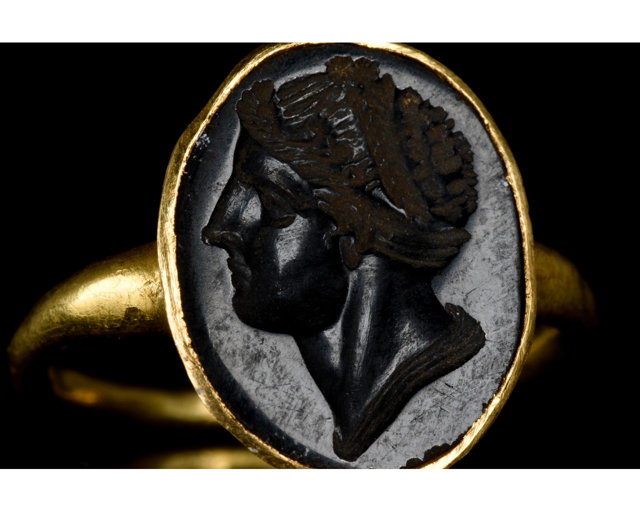 LATE HELLENISTIC GOLD INTAGLIO RING WITH PORTRAIT - FULL ANALYSIS - Image 7 of 9