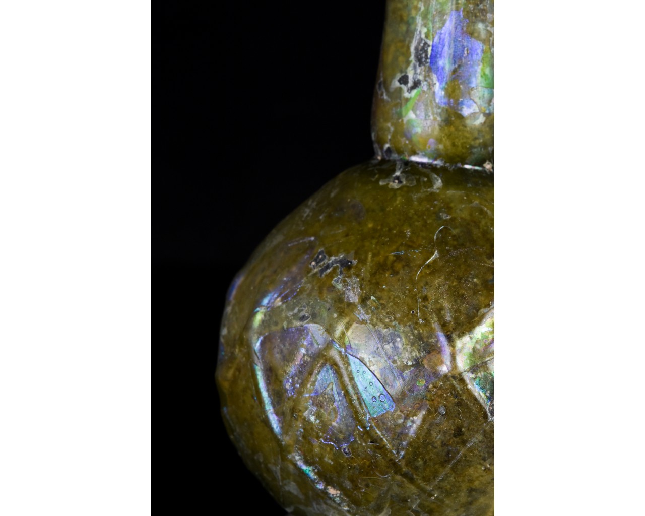 ROMAN GLASS RIBBED FLASK - Image 6 of 10