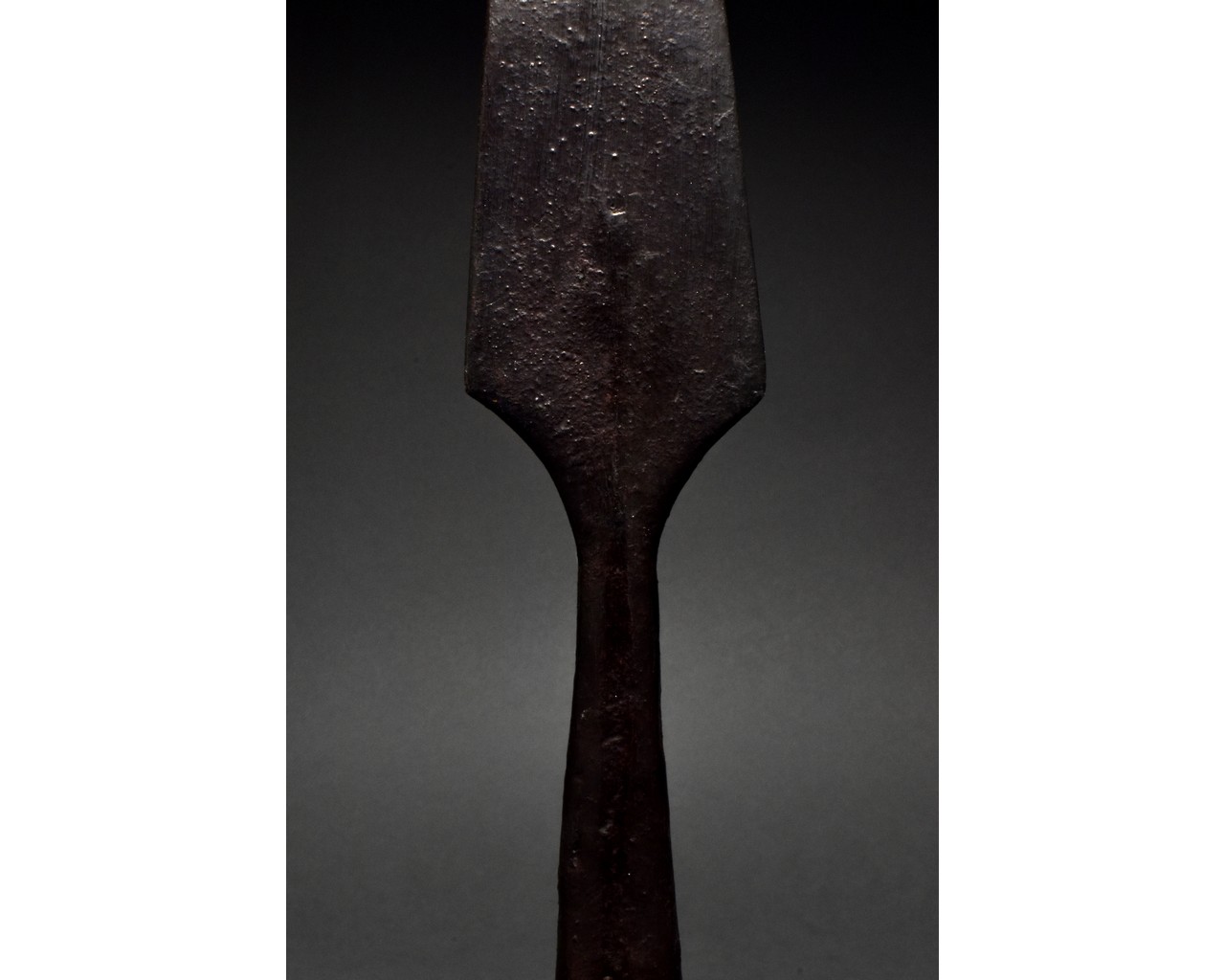 LARGE MEDIEVAL IRON SPEAR HEAD - Image 4 of 5