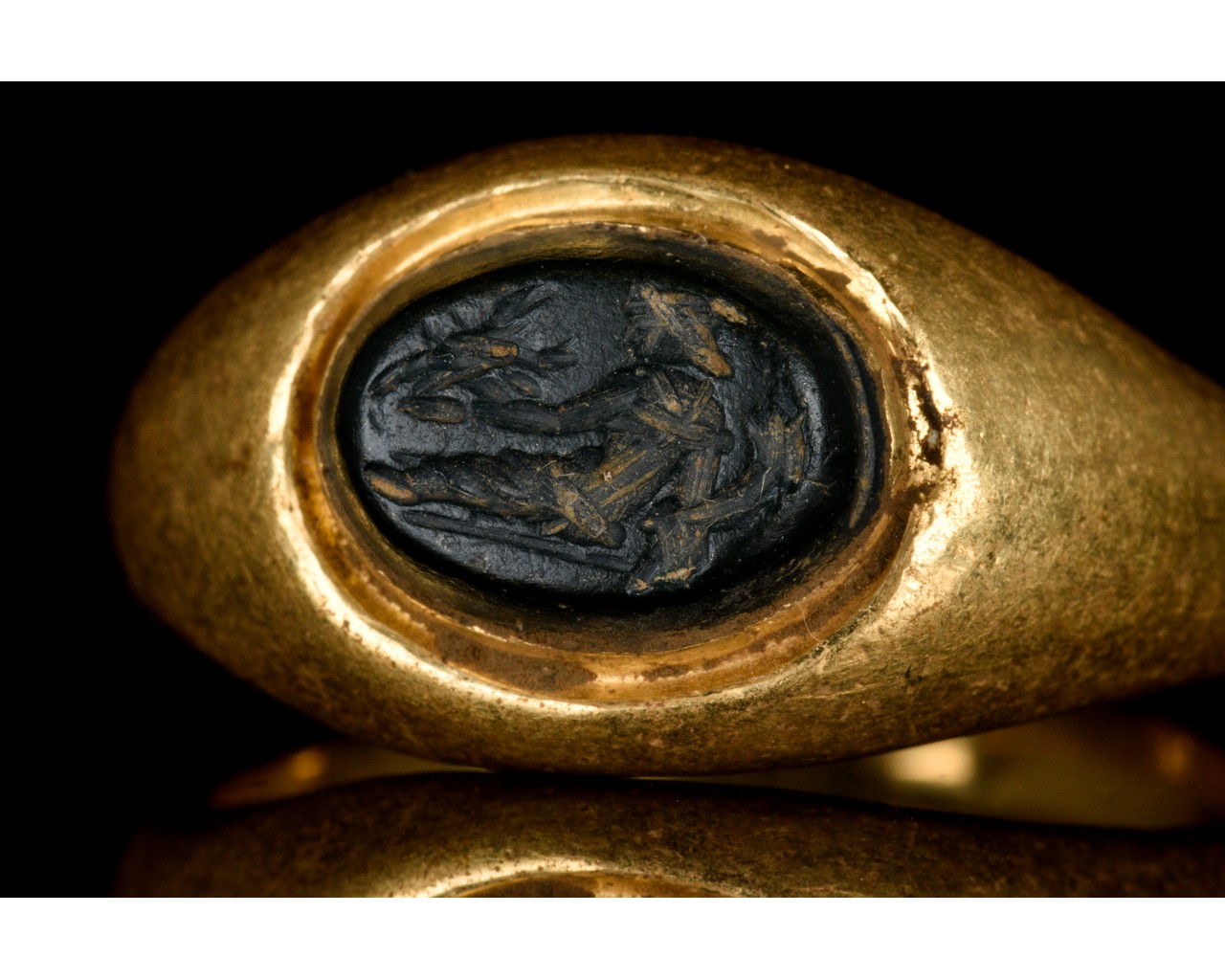 ROMAN GOLD INTAGLIO RING WITH RIVER GOD - Image 6 of 6