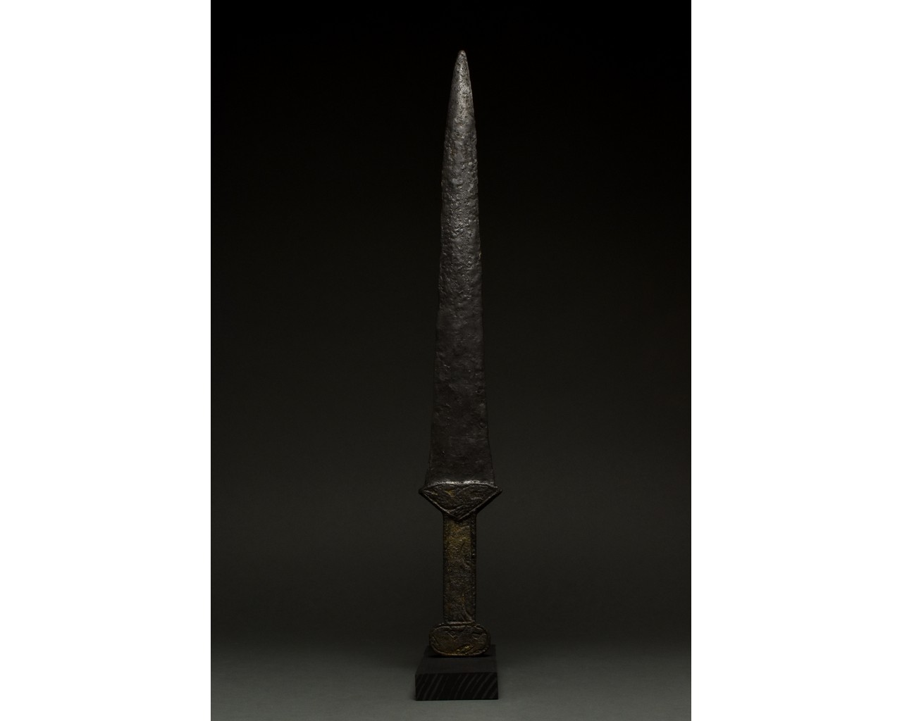 ANCIENT AKINAKES IRON SWORD - Image 2 of 7