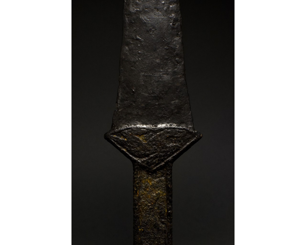 ANCIENT AKINAKES IRON SWORD - Image 6 of 7