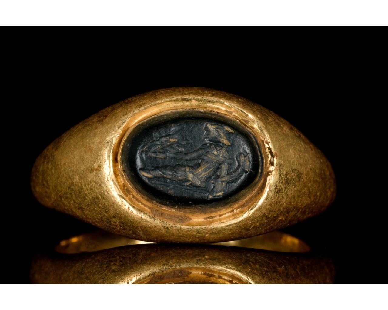 ROMAN GOLD INTAGLIO RING WITH RIVER GOD - Image 2 of 6