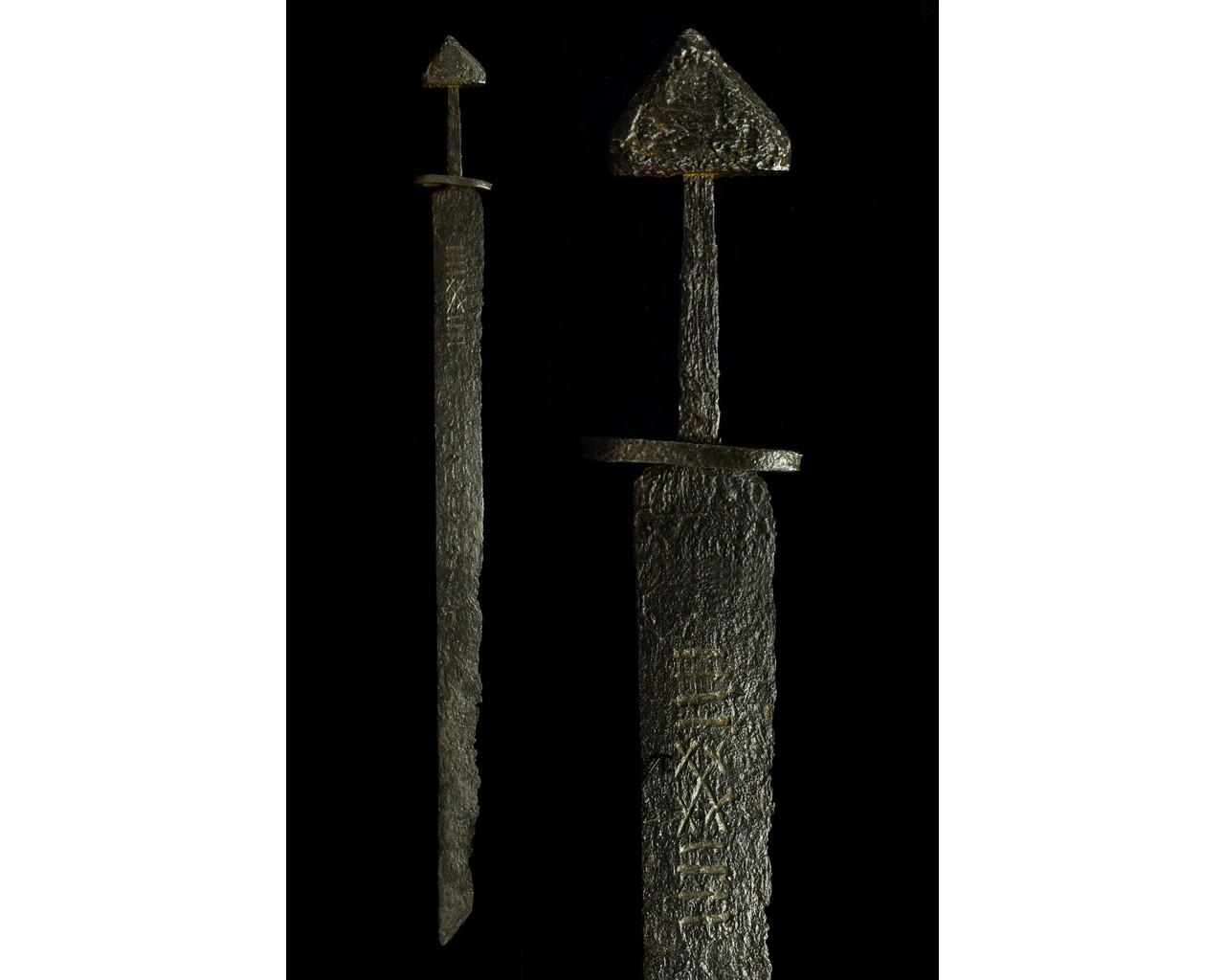 VIKING SINGLE-EDGED SWORD WITH INLAID AND HANDLE