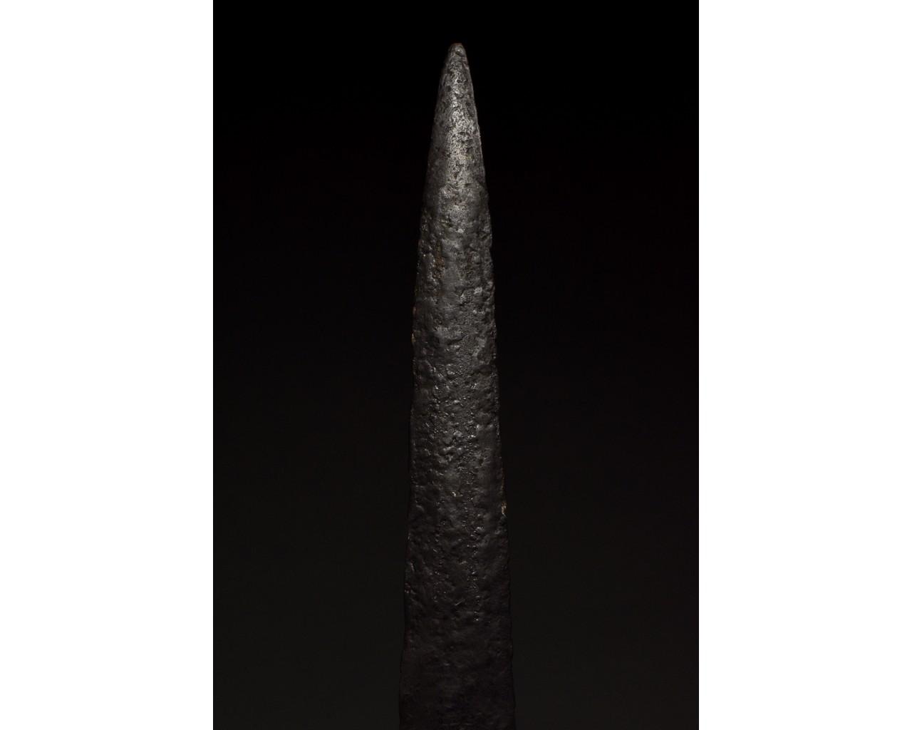 ANCIENT AKINAKES IRON SWORD - Image 5 of 7