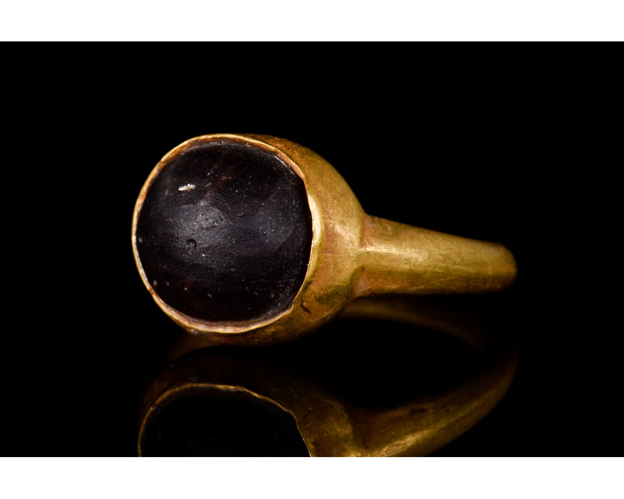 ROMAN GOLD RING WITH PURPLE GEM