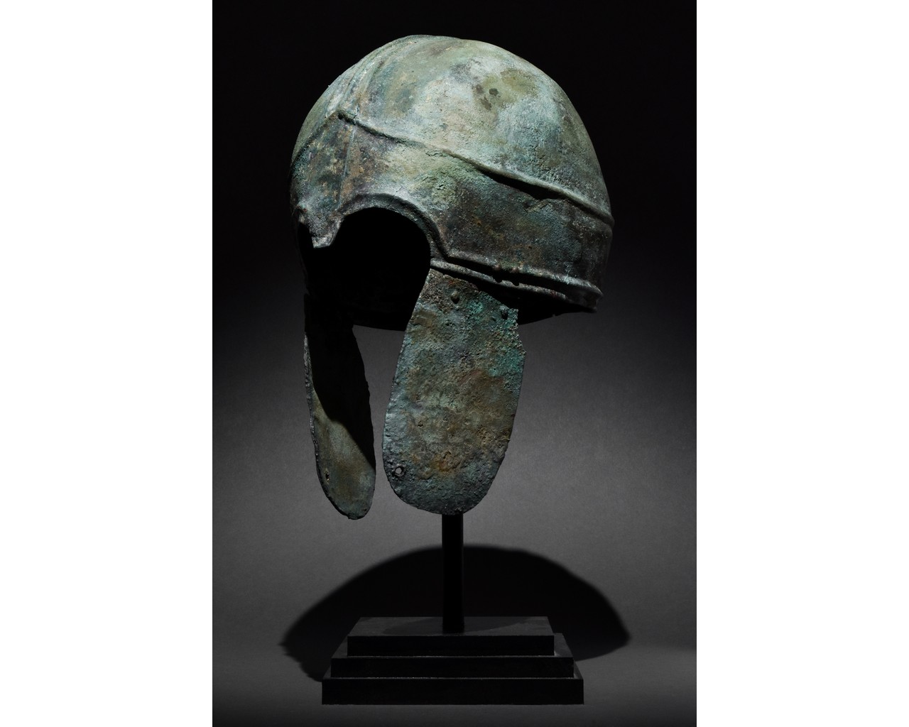 GREEK CHALCIDIAN DECORATED BRONZE HELMET - Image 2 of 7