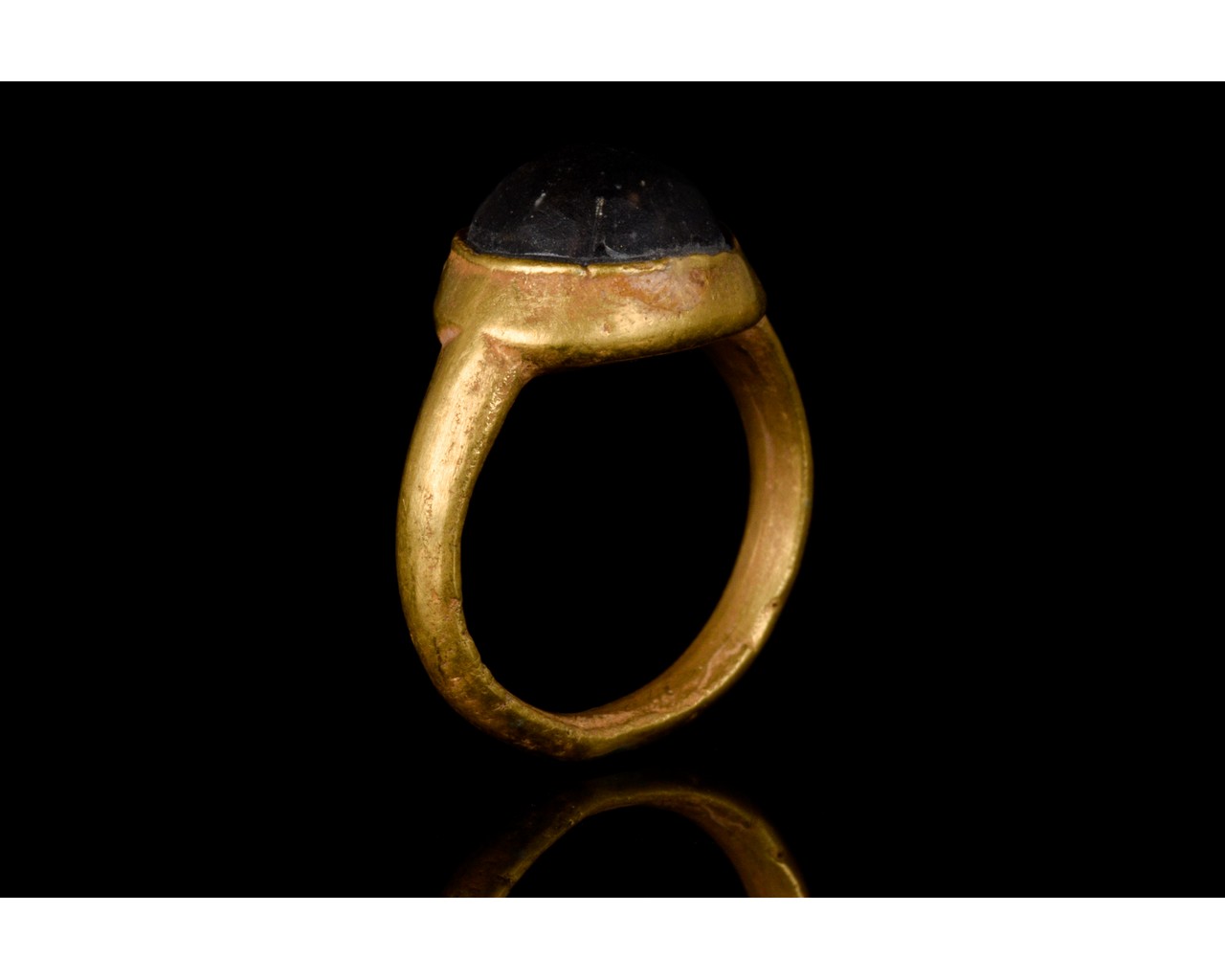 ROMAN GOLD RING WITH PURPLE GEM - Image 6 of 6