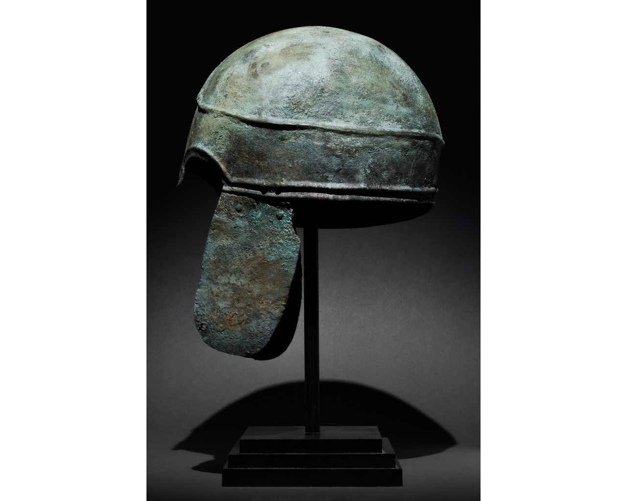 GREEK CHALCIDIAN DECORATED BRONZE HELMET - Image 3 of 7