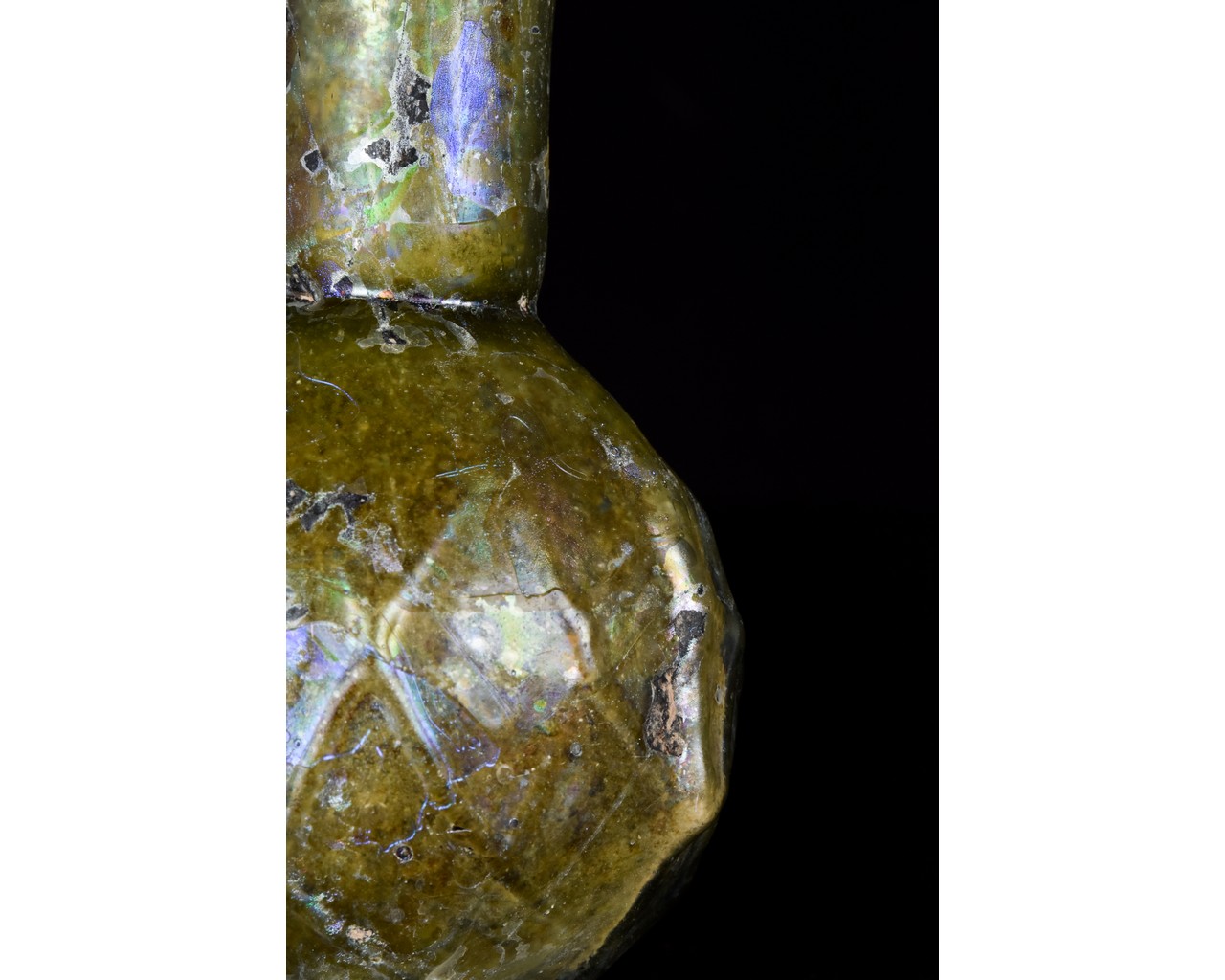 ROMAN GLASS RIBBED FLASK - Image 7 of 10