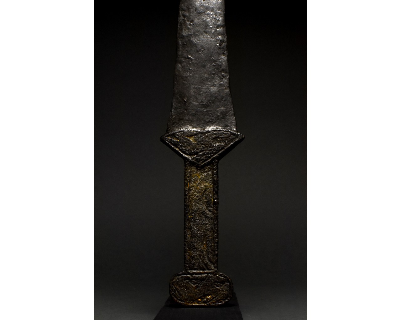 ANCIENT AKINAKES IRON SWORD - Image 3 of 7