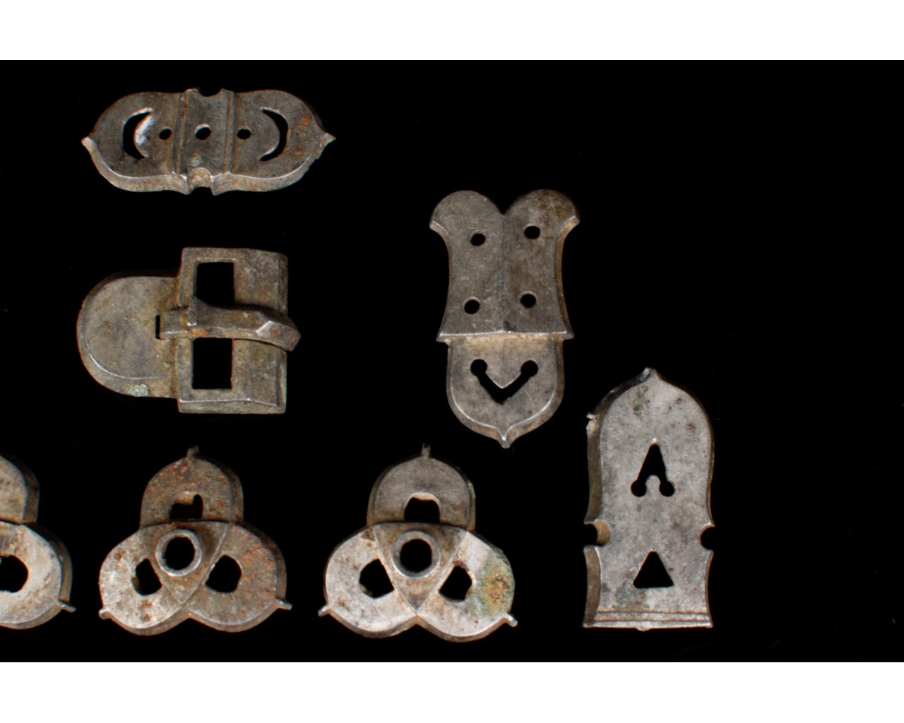 MEDIEVAL AVAR SILVER BELT FITTINGS SET - Image 3 of 7