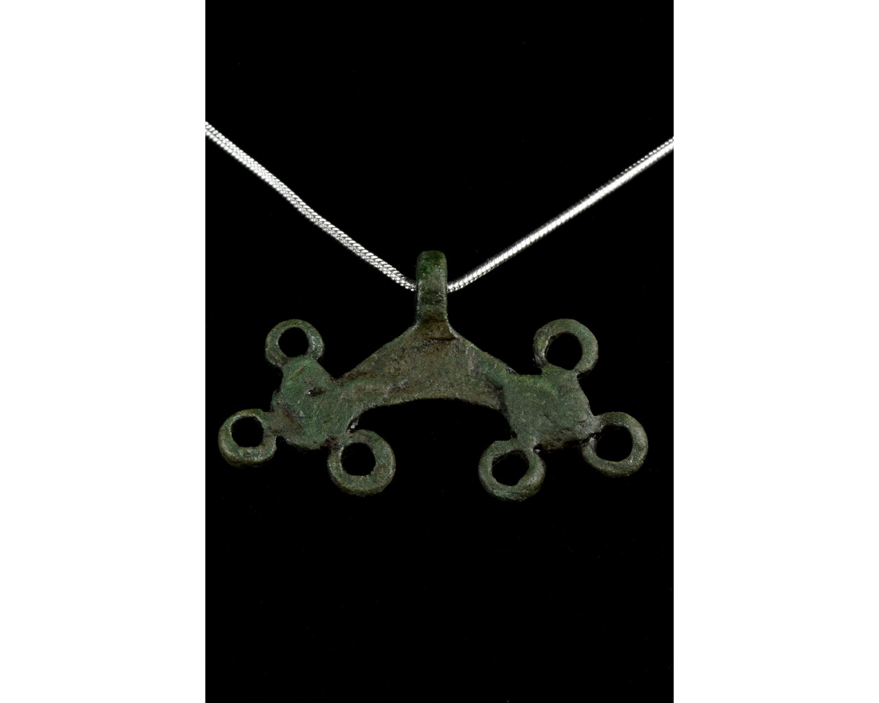 IRON AGE ENAMELLED BRONZE HORSE HARNESS PENDANT - Image 3 of 6