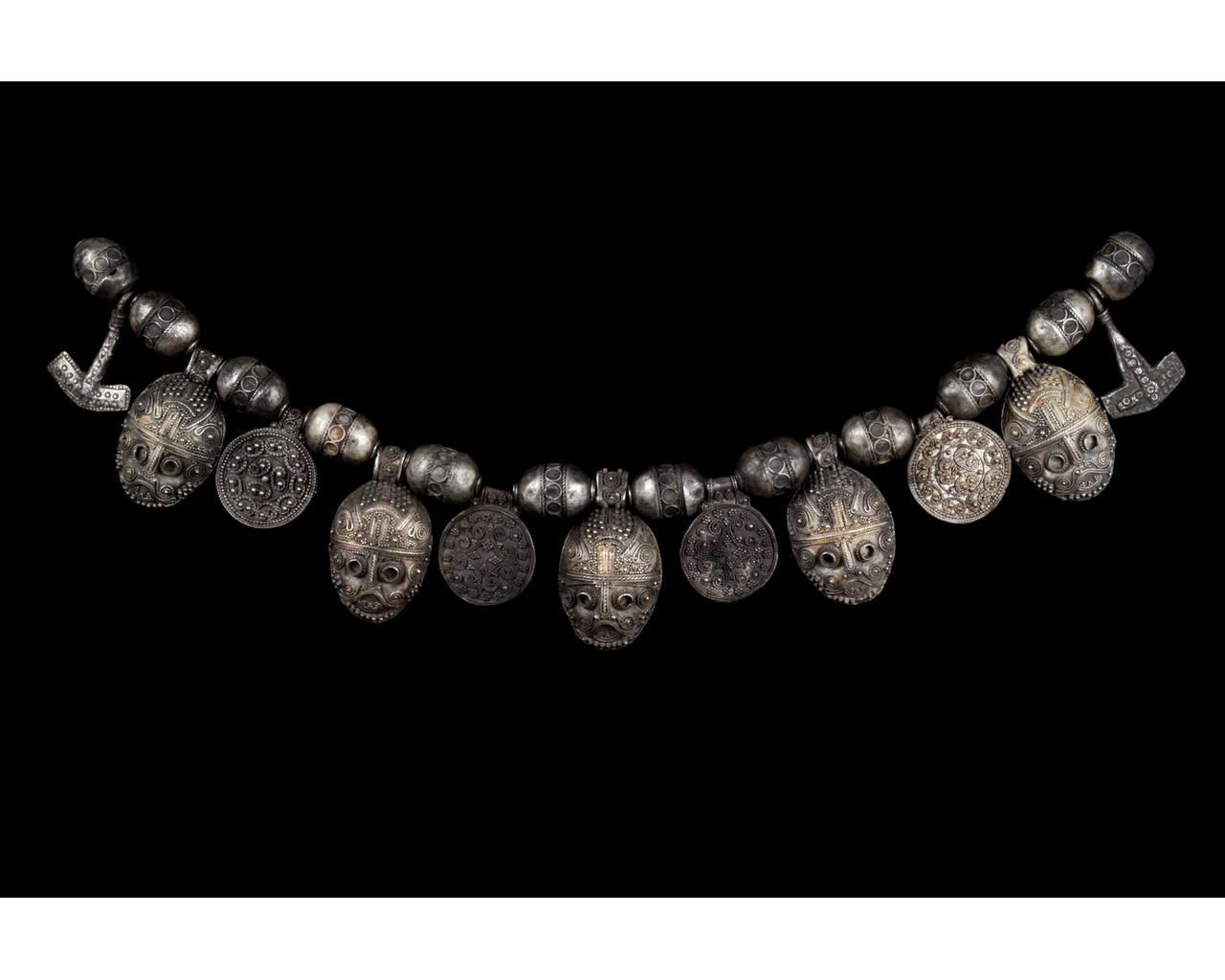 RARE VIKING SILVER NECKLACE WITH BEADS AND AMULETS - Image 2 of 7