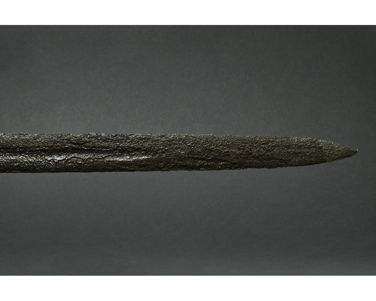 MEDIEVAL IRON SWORD WITH HANDLE - Image 5 of 5