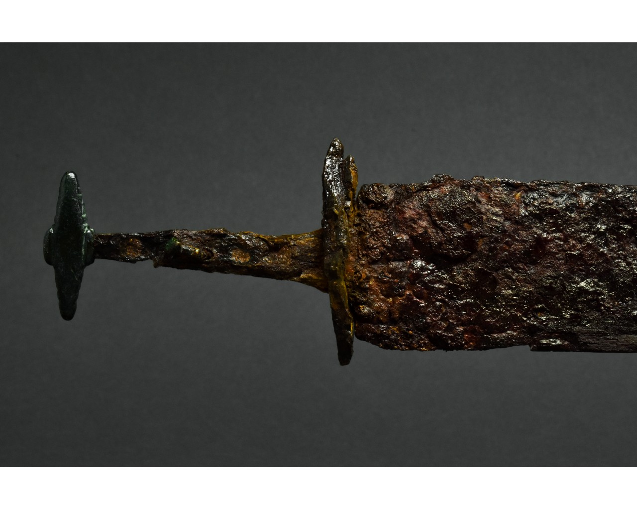 LATE ROMAN IRON SPATHA SWORD WITH BRONZE POMMEL - Image 4 of 7