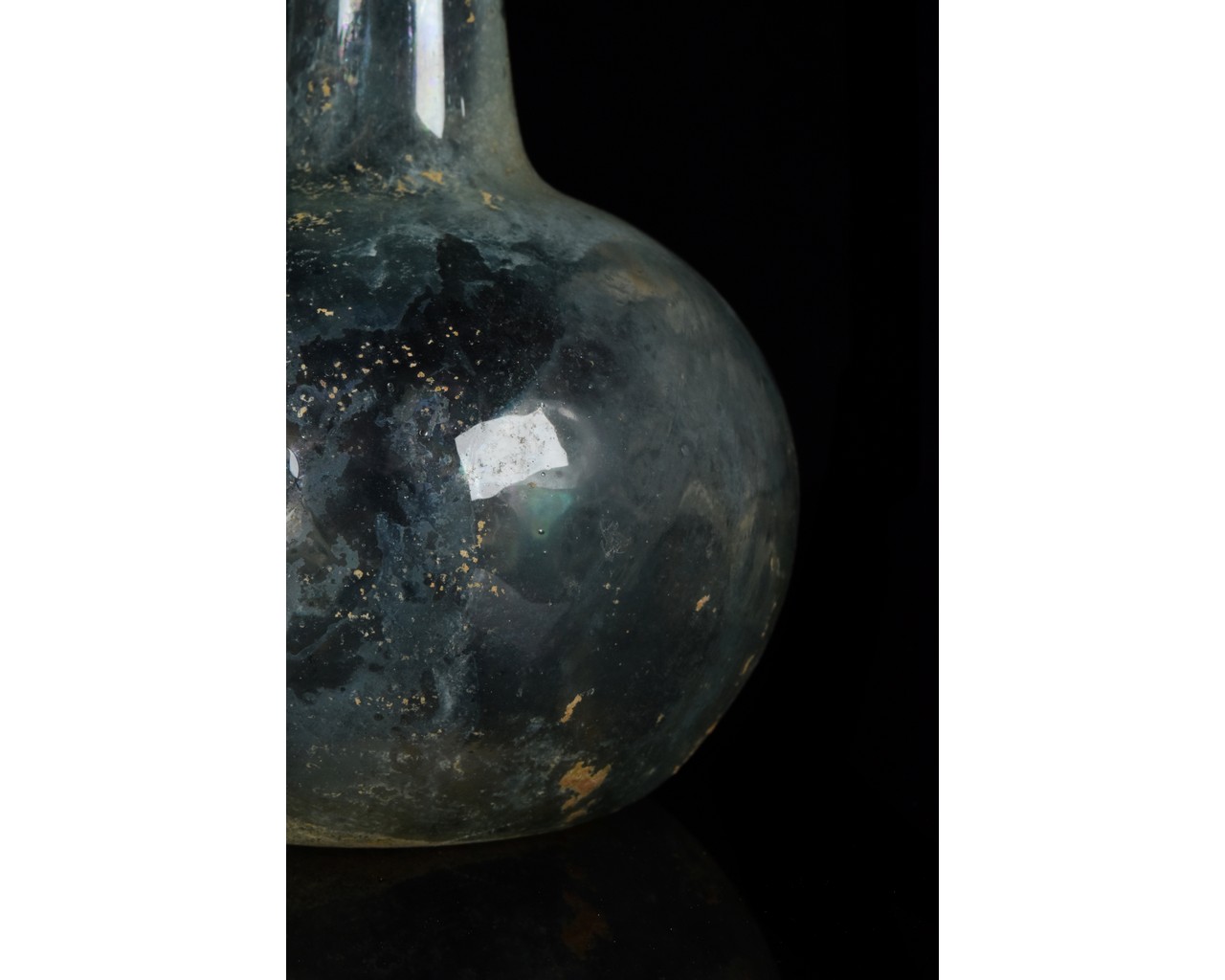 TALL ROMAN GLASS FLASK WITH TRAIL - Image 7 of 8