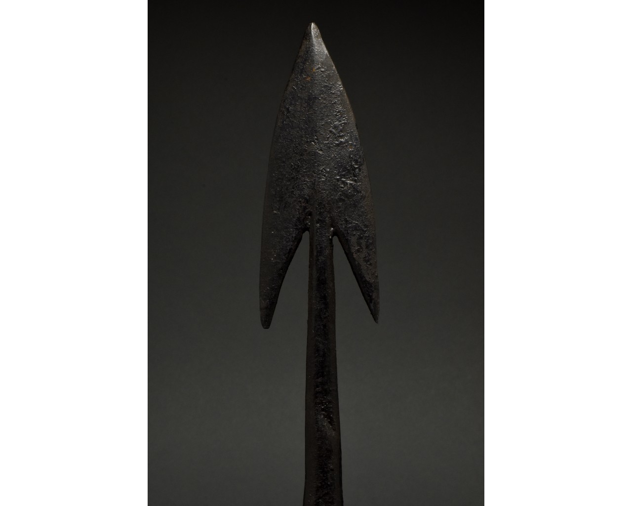 ROMAN BARBED IRON PILUM SPEAR WITH BASE - Image 7 of 8
