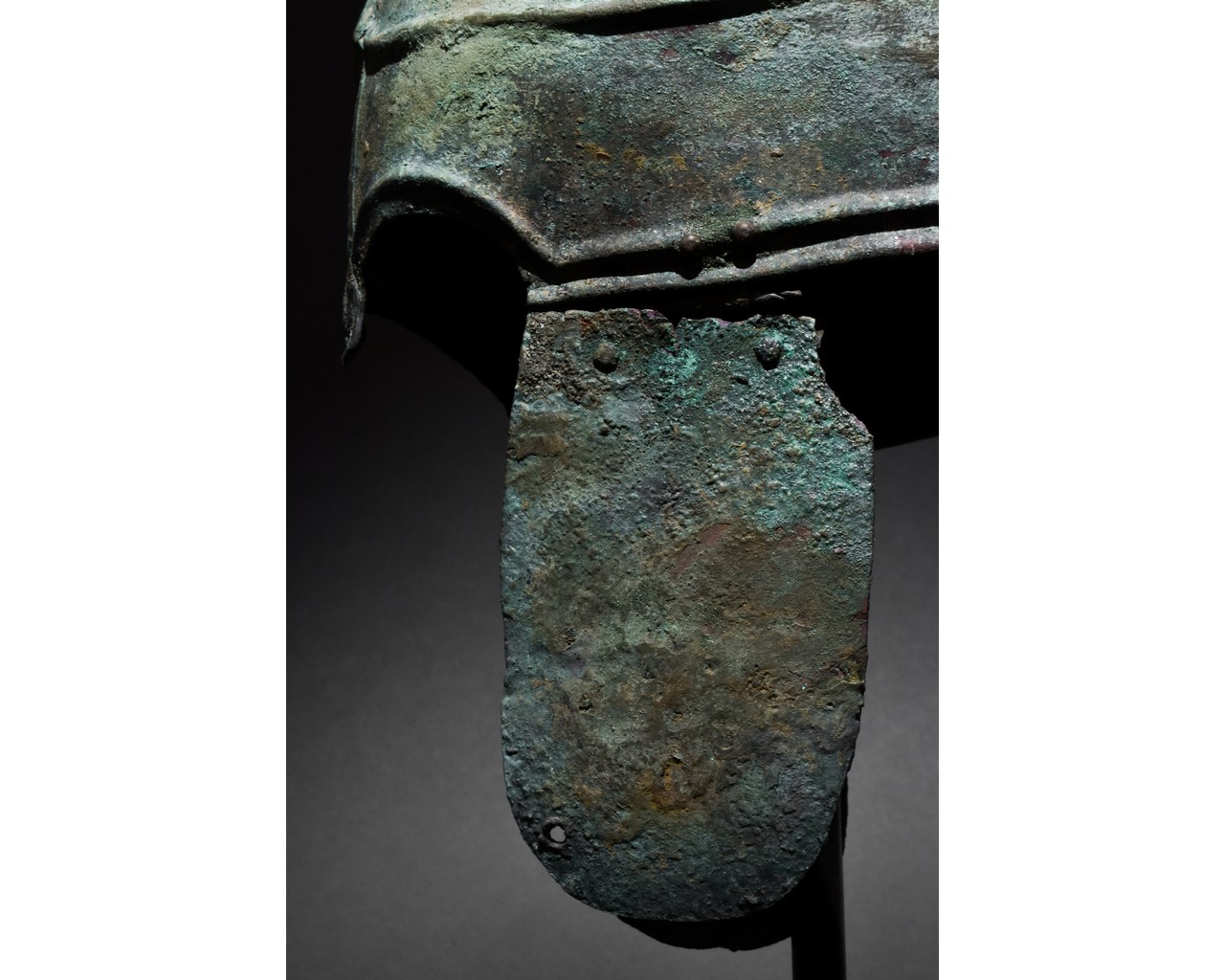 GREEK CHALCIDIAN DECORATED BRONZE HELMET - Image 5 of 7