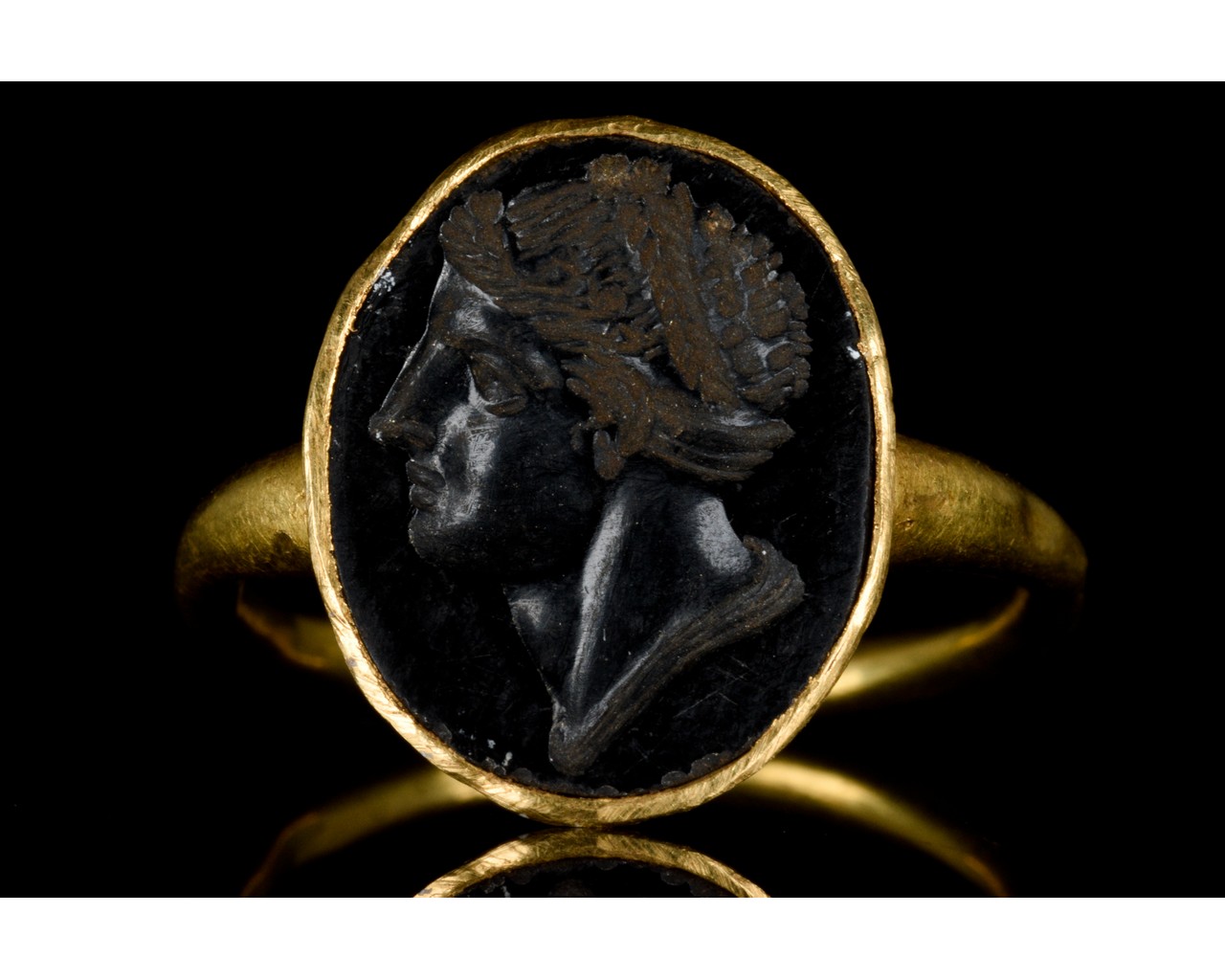 LATE HELLENISTIC GOLD INTAGLIO RING WITH PORTRAIT - FULL ANALYSIS - Image 2 of 9