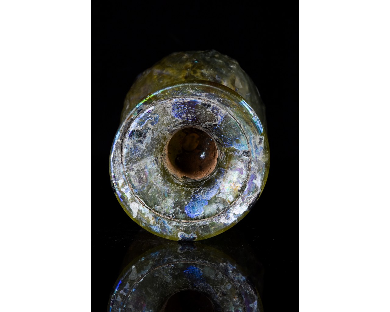 ROMAN GLASS RIBBED FLASK - Image 3 of 10