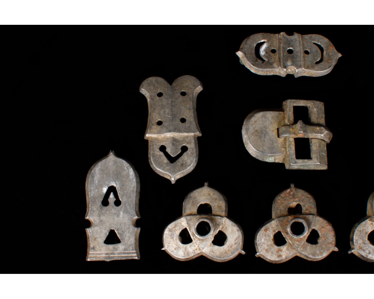 MEDIEVAL AVAR SILVER BELT FITTINGS SET - Image 2 of 7