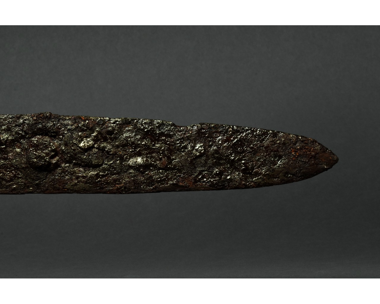 LATE ROMAN IRON SPATHA SWORD WITH BRONZE POMMEL - Image 6 of 7