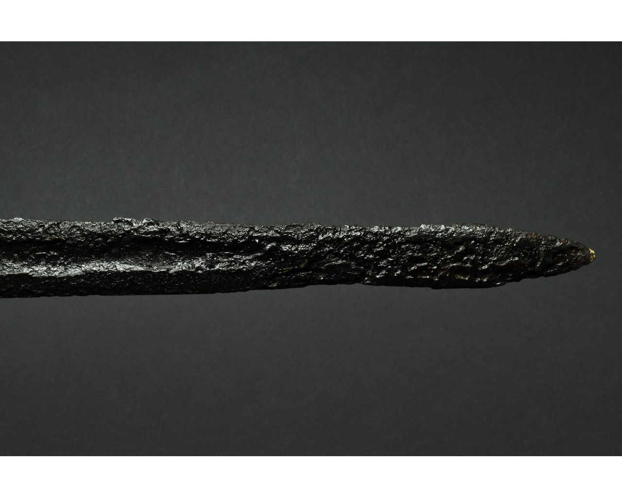 MEDIEVAL IRON SWORD WITH HANDLE - Image 5 of 6