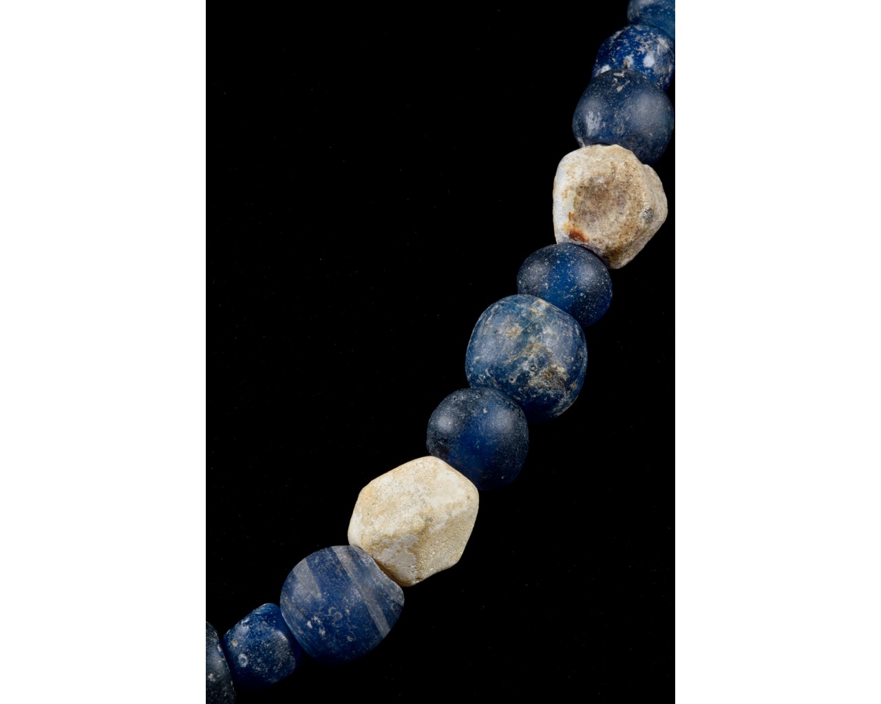 ROMAN GLASS AND GOLD NECKLACE â€“ WEARABLE - Image 5 of 6