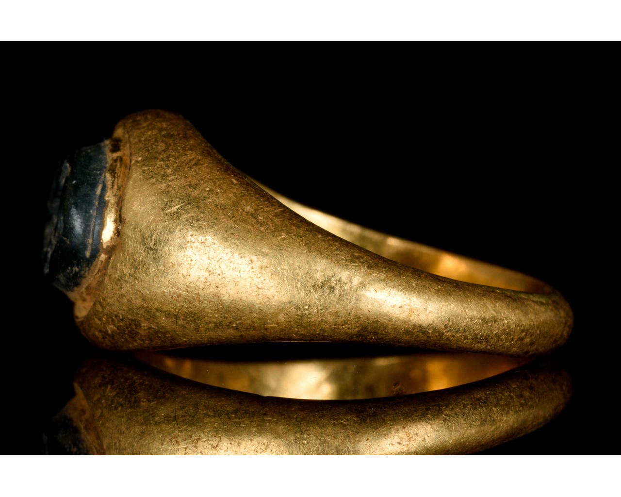 ROMAN GOLD INTAGLIO RING WITH RIVER GOD - Image 3 of 6