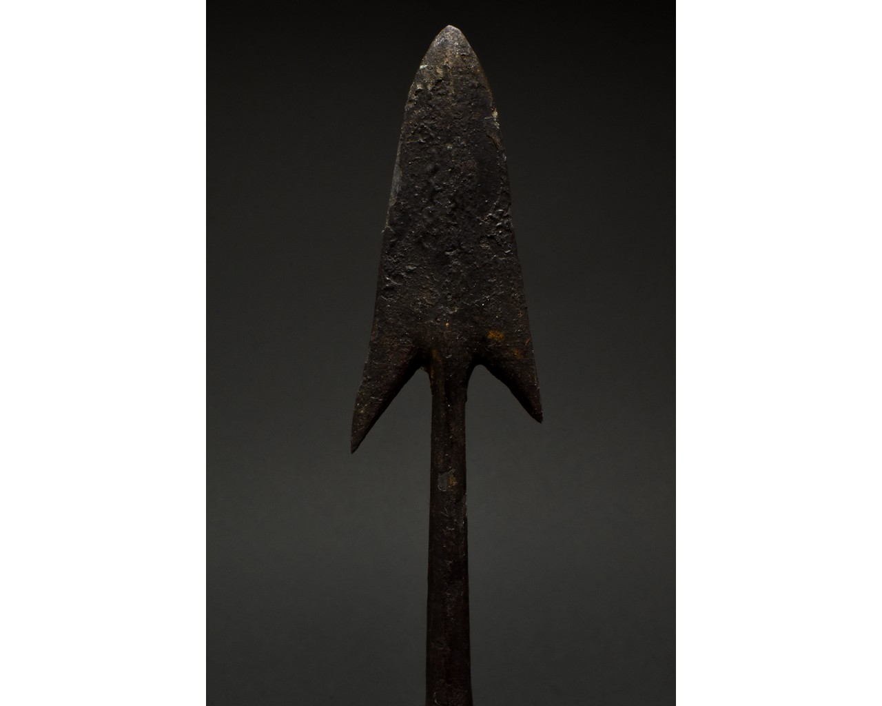 ROMAN IRON BARBED PILUM SPEARHEAD - Image 5 of 5