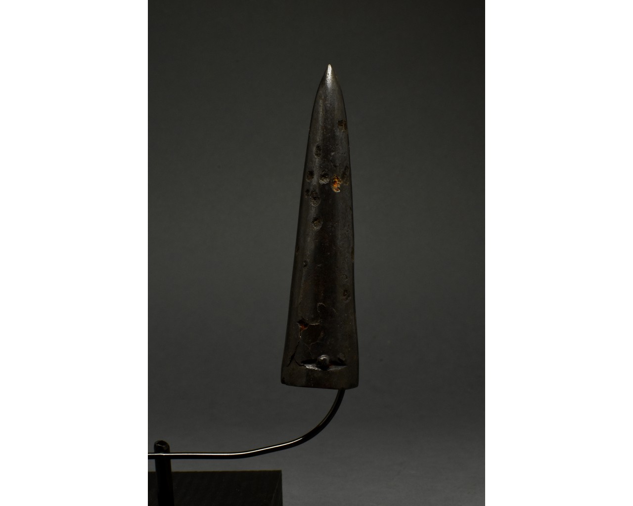ROMAN BARBED IRON PILUM SPEAR WITH BASE - Image 3 of 8