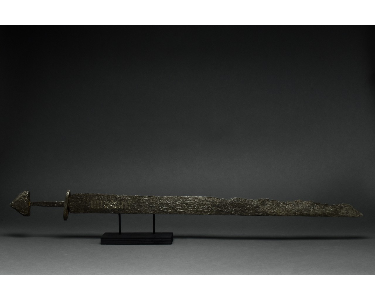 VIKING SINGLE-EDGED SWORD WITH INLAID AND HANDLE - Image 2 of 8