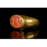 ROMAN GOLD INTAGLIO RING WITH COCKEREL