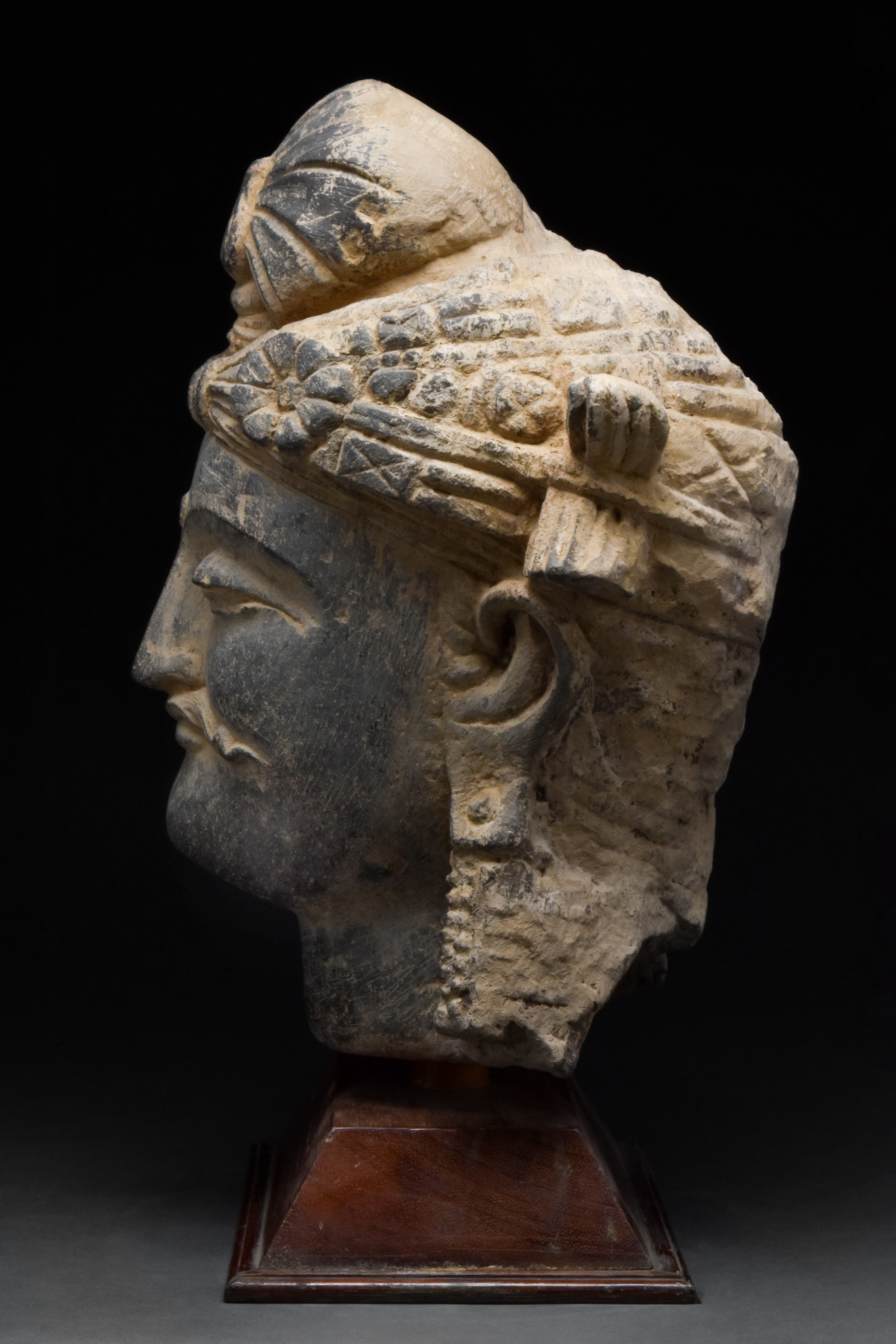 GANDHARAN HEAD OF A BOHISATTVA MAITREYA - Bild 3 aus 6