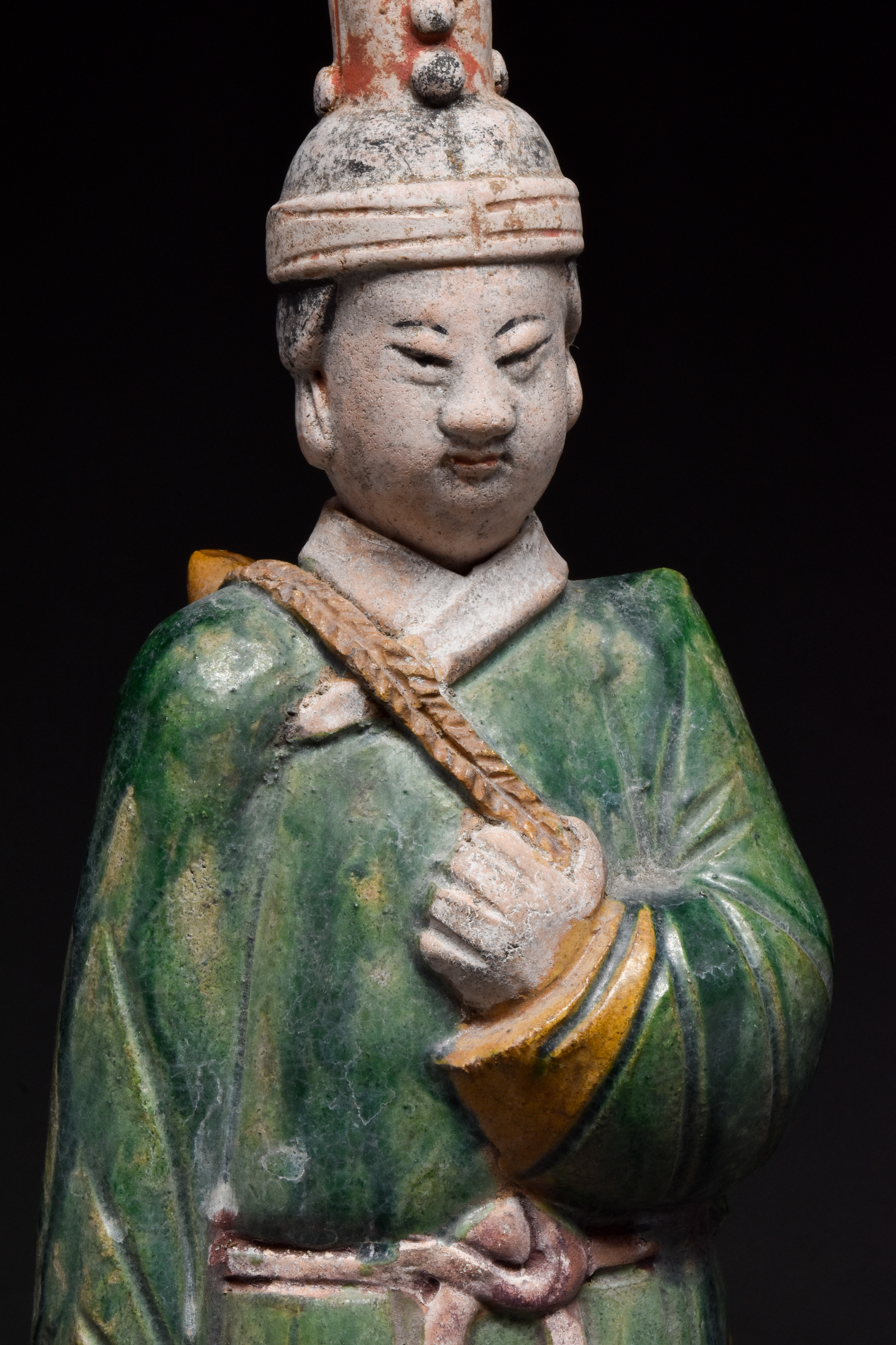 CHINESE MING DYNASTY MALE ATTENDANT ON LOTUS THRONE - Image 4 of 4