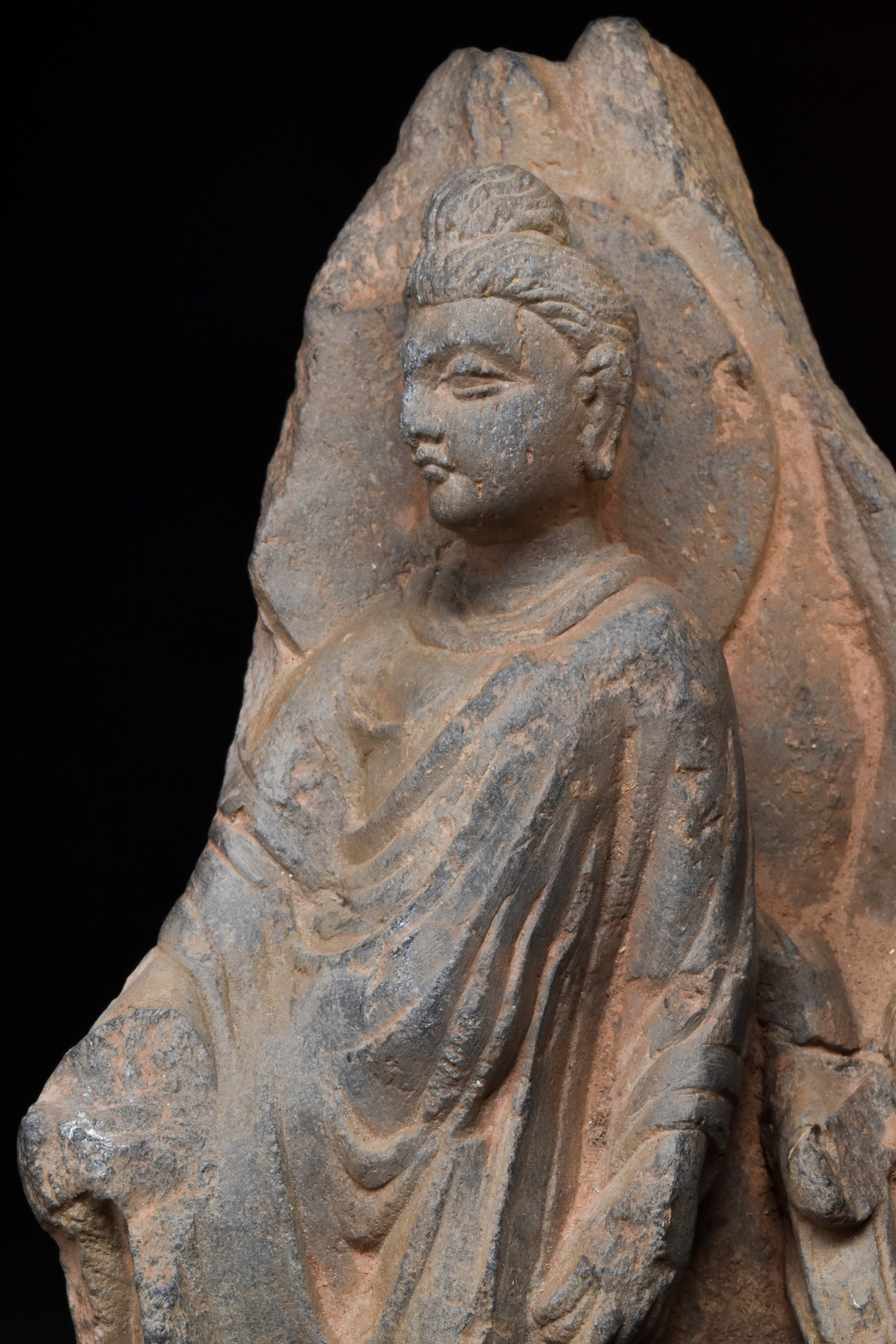 GANDHARAN RELIEF OF BUDDHA WITH AN ATTENDANT - Image 4 of 4