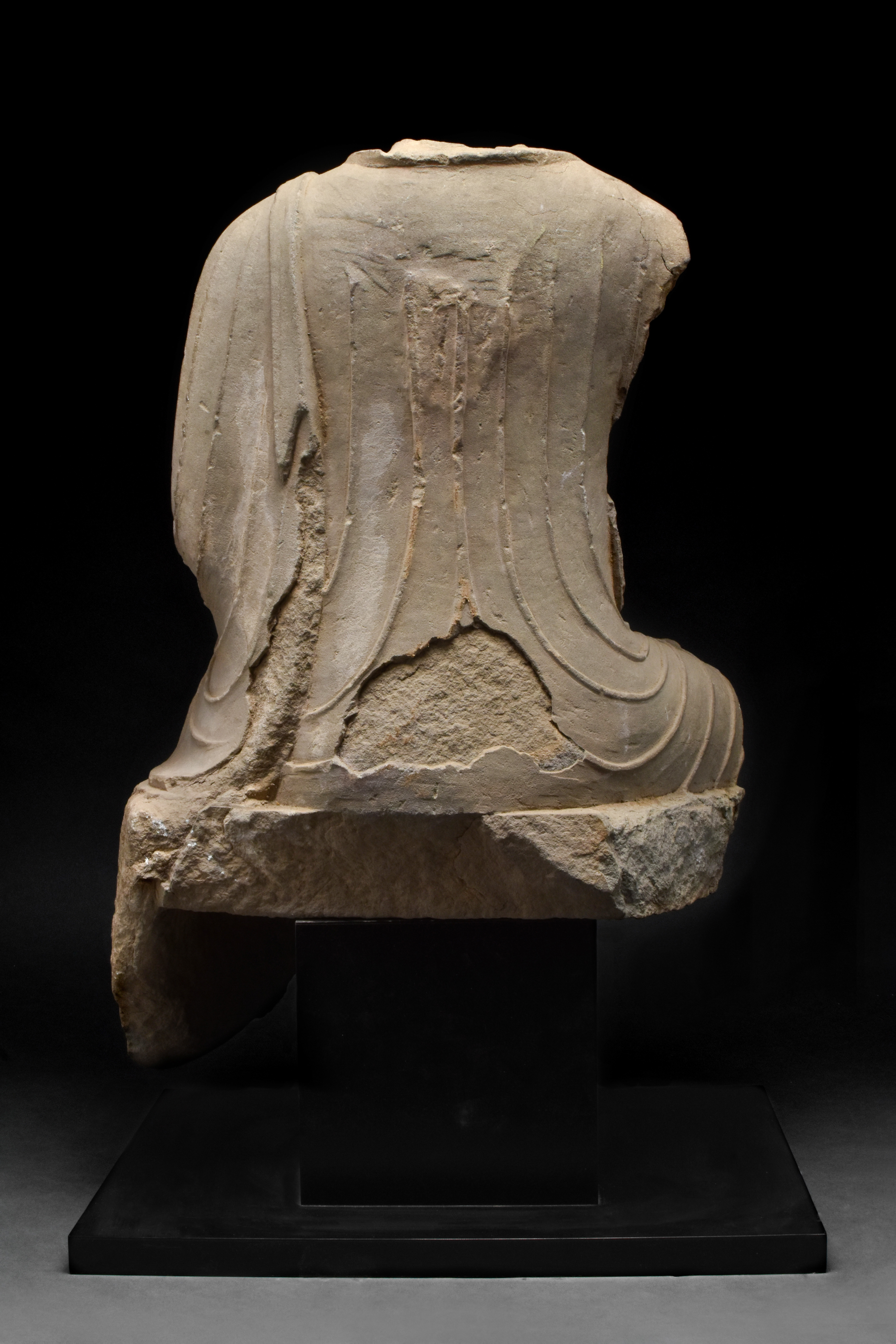 CHINESE TANG DYNASTY SEATED BODHISATTVA MARBLE TORSO - Image 4 of 7
