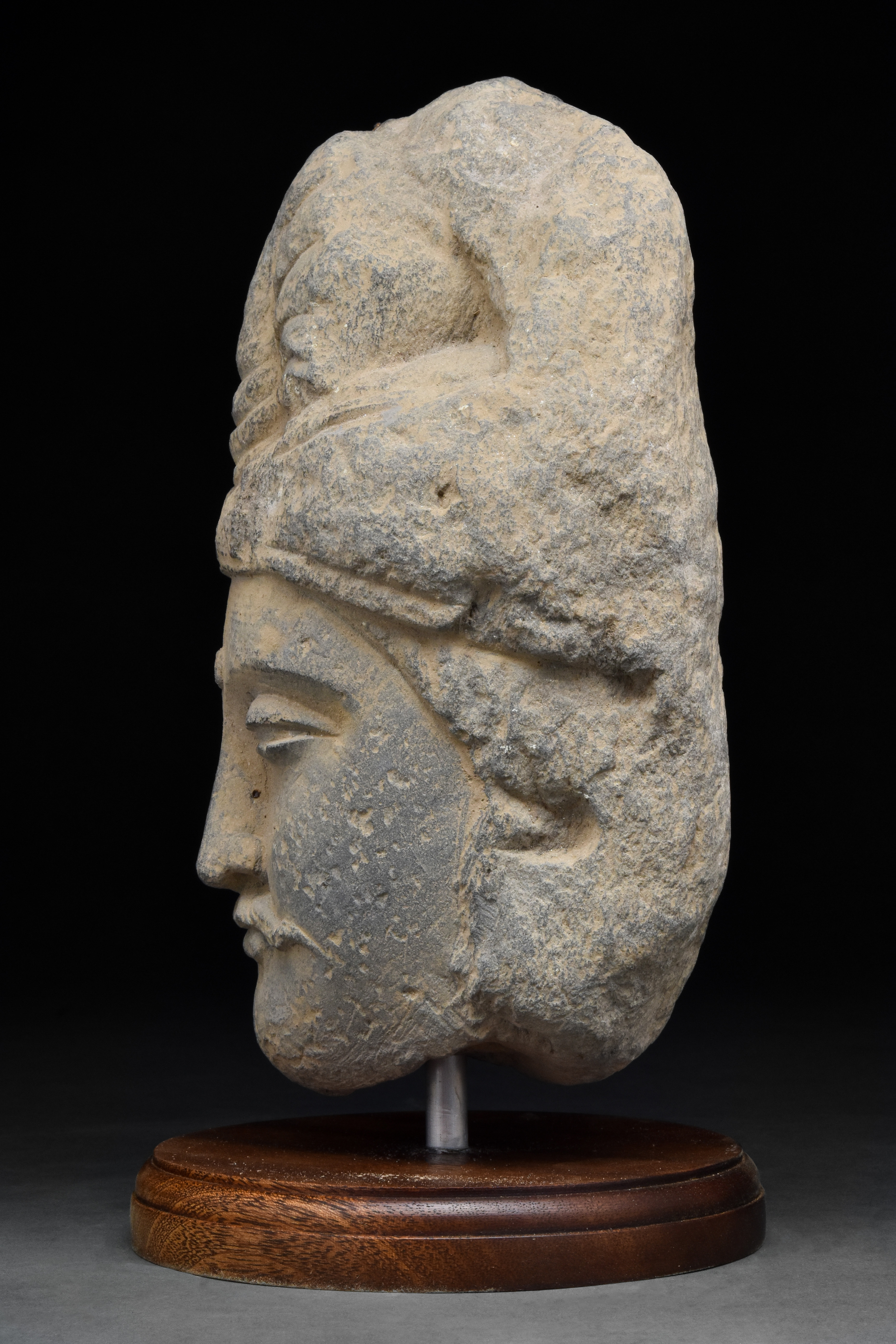 GANDHARAN HEAD OF A BODHISATTVA WITH STAND - Image 3 of 4